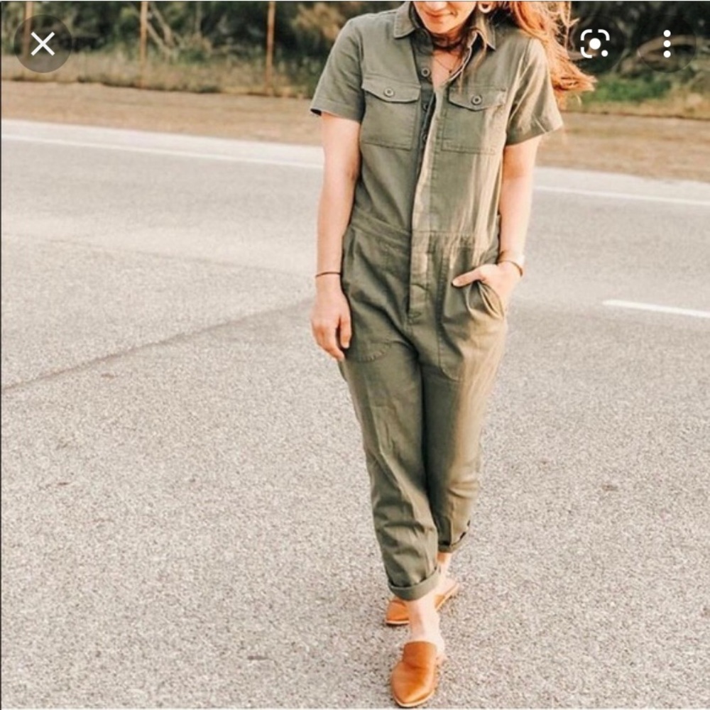 CJLA “ Reese” Jumpsuit. Size Medium, salmon pink.